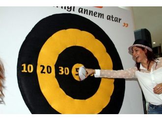 Annelerin En İyi Terliği Ben Fırlatırım Yarışması