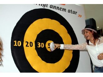 Anneler Bu Defa Terliği Hedefe Fırlattı