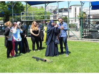 Anneler Ok Attı Madalyayı Çocuklar Taktı
