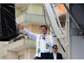 Başbakan Davutoğlu: Al Bayrağımız Tevhidin Sembolü