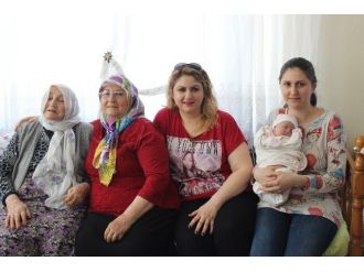 Anneler Gününde 5 Kuşak Yanyana