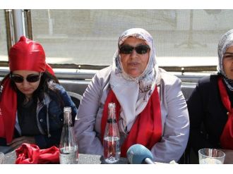 Ak Parti Kadın Kolları Üyeleri Toplumun Her Kesiminden Annelerle Bir Araya Geldi