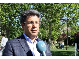 Ak Parti 3’üncü Bölge Teşkilatlarından Annelere Pankartlı Kutlama