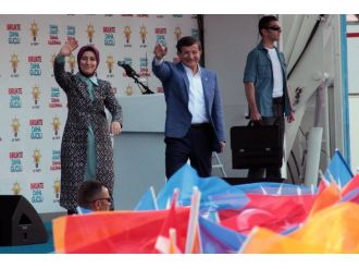 Davutoğlu’na Anneler Günü Sürprizi