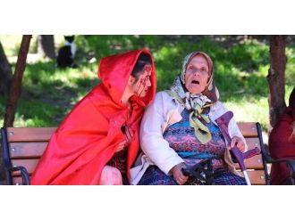 Zombiler, Yaşlı Kadına Kalp Krizi Geçirtecekti