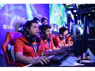 Şampiyonluk İçin Gün Boyunca Oyun Oynadılar