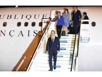 Hollande, Küba’ya Gelen İlk Fransa Cumhurbaşkanı Oldu
