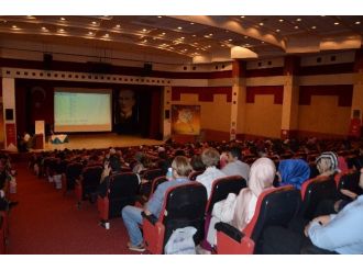 Yabancı Dil Öğretmenlerine Yönelik Elt Konferansı Düzenlendi