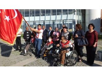 Burhaniye’de Engelliler Davullu Zurnalı Törenle Askere Uğurlandı