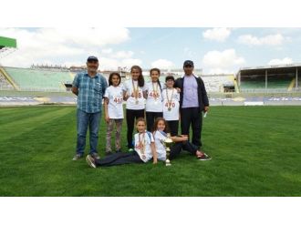 Atletizmde Geleceğin Yıldızları Şampiyonluğa Koşuyor