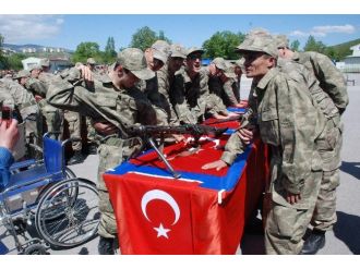 Elleri Kınalı Engelliler Asker Oldu