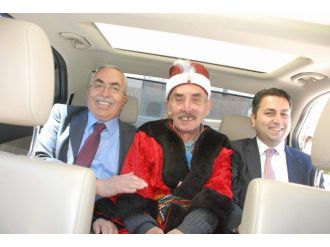 Yılın Ahisi Valinin Makam Aracında