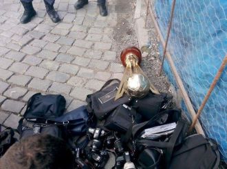 Polis Ekipleri Erdoğdu Lisesi’nin Dünya Şampiyonu Olarak Kazandığı Kupayı Da Aradı