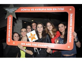 Eczacıbaşı Vitra Dünya Şampiyonluğunu Kutladı