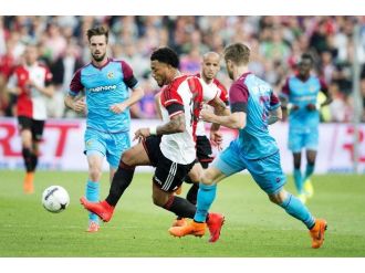 Kazım Kazım Rakibini Yumrukladı