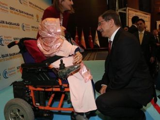 Başbakan Davutoğlu, Engelsiz Türkiye Platformu Sergi Açılışına Katıldı