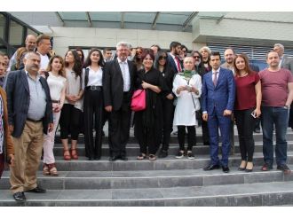Yeşilçam’ın Efsane Aktörleri İmza Dağıttı
