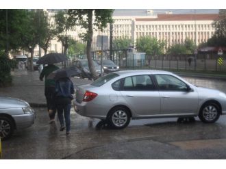 Gaziantep’te Yağmur Vatandaşları Hazırlıksız Yakaladı