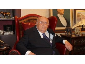 Demirel Hastaneye Kaldırıldı