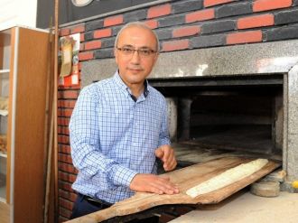 Ak Parti’li Lütfi Elvan Pide Yapıp Dağıttı