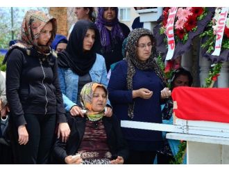 Saldırıda Ölen Kaptan Toprağa Verildi