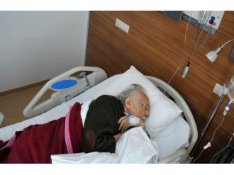 Ünlü Karikatürist Hastaneye Kaldırıldı