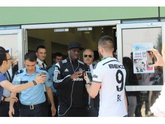 Beşiktaş’a İzmir’de Coşkulu Karşılaşama