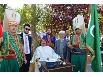 42 Senelik Malzeme İle 100 Yıllık Masada Temsili Tıraş