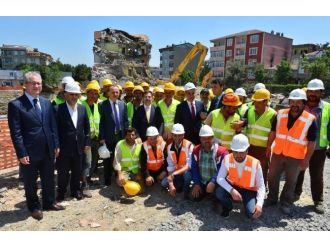 Bakan Güllüce Kentsel Dönüşüm Alanlarını İnceledi, Yıkım Çalışmalarını İzledi
