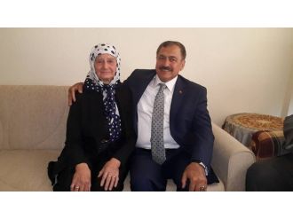 Bakan Eroğlu Sandıklı’da Teyzesini Ziyaret Etti