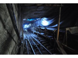 Madeni Su Bastı: 15 Kişi Mahsur