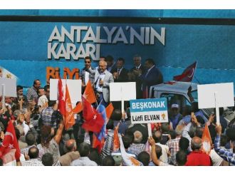 Lütfi Elvan, Manavgat’ta Vatandaşlarla Bir Araya Geldi