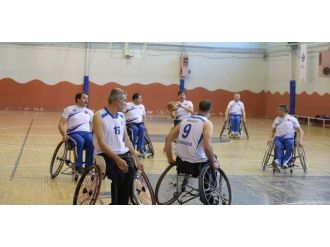 Memur-sen İle Büyükşehir Tekerlekli Sandalye Basketbol Takımı Karşı Karşıya Geldi