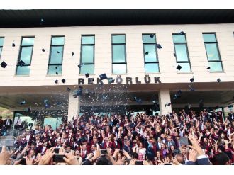 Hasan Kalyoncu Üniversitesi’nin İlk Mezunları Kep Attı