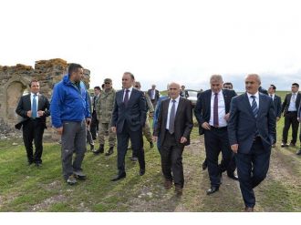 Vali Altıparmak Konuk Valilere Tabyaları Gezdirdi