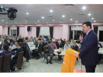 Ak Partililer Yemekte Bir Araya Geldi