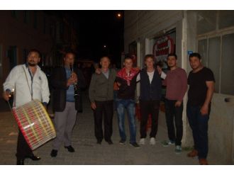 Askerler Davullarla Uğurlandı