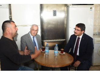 Başkan Çelik, Esnafın Çay Davetini Geri Çevirmedi