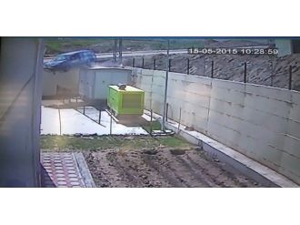 Batman’da Ticari Araç Eğitim Merkezinin Bahçesine Uçtu