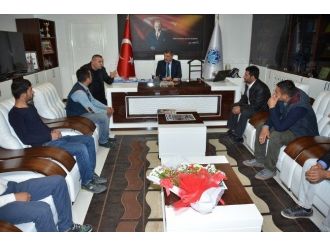 Kaldırım Mahallesi Gençleri, Başkan Gürkan’ı Ziyaret Etti