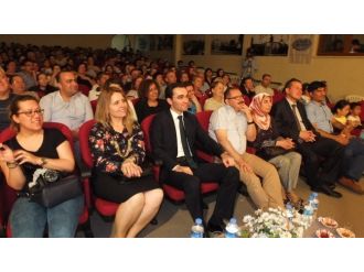 Liselilerin Oyunu Ayakta Alkışlandı