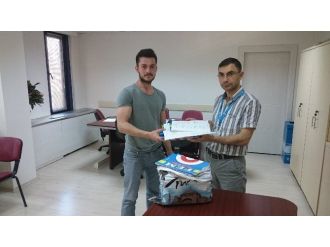 Eski Kitaplarını Belediyeye Teslim Etti