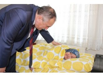 Başkan Yılmaz, Hasta Ve Engelli Vatandaşları Ziyaret Etti
