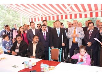 Engellilere Akülü Araçları Hediye Edildi