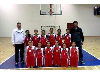 Yıldız Kızların Basketbol Takımı İlk Lig Maçına Hızlı Başladı