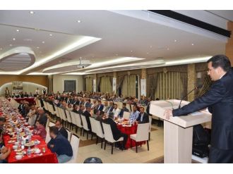 Vali Çelik Ahilik Haftası Nedeniyle Esnafla Yemekte Bir Araya Geldi