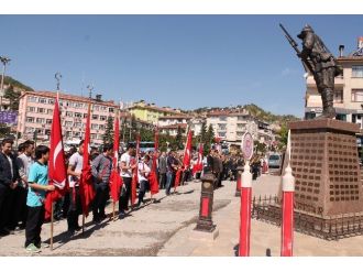 Tosya’da Bando Eşliğinde Yapılan Gençlik Yürüyüşü İlgi Gördü