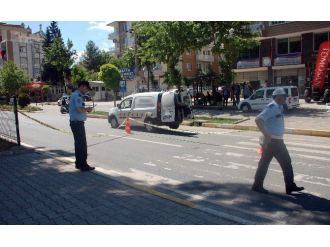 Otomobil Yayaya Çarptı: 1 Yaralı