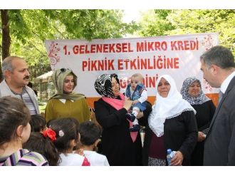 Mikro Kredi Alan Kadınların Piknik Keyfi