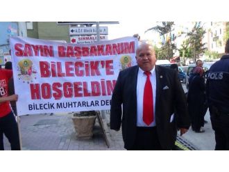 Bilecikli Muhtarlardan Başbakan Davutoğlu’na Meşhur Pazarcık Helvası İkramı